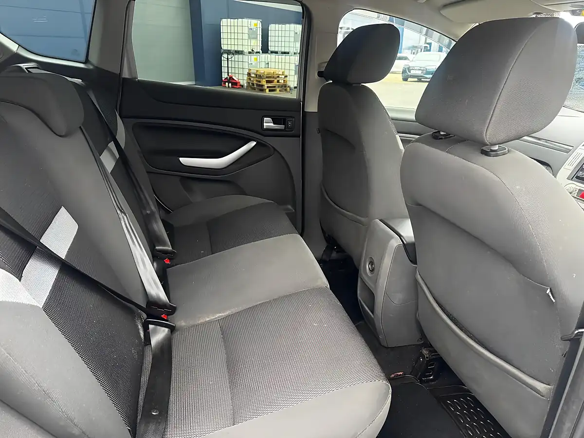 Used 2011 Ford Kuga Zetec Silver - Interior and Exterior details 11
