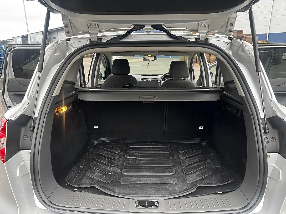 Used 2011 Ford Kuga Zetec Silver - Interior and Exterior details 12