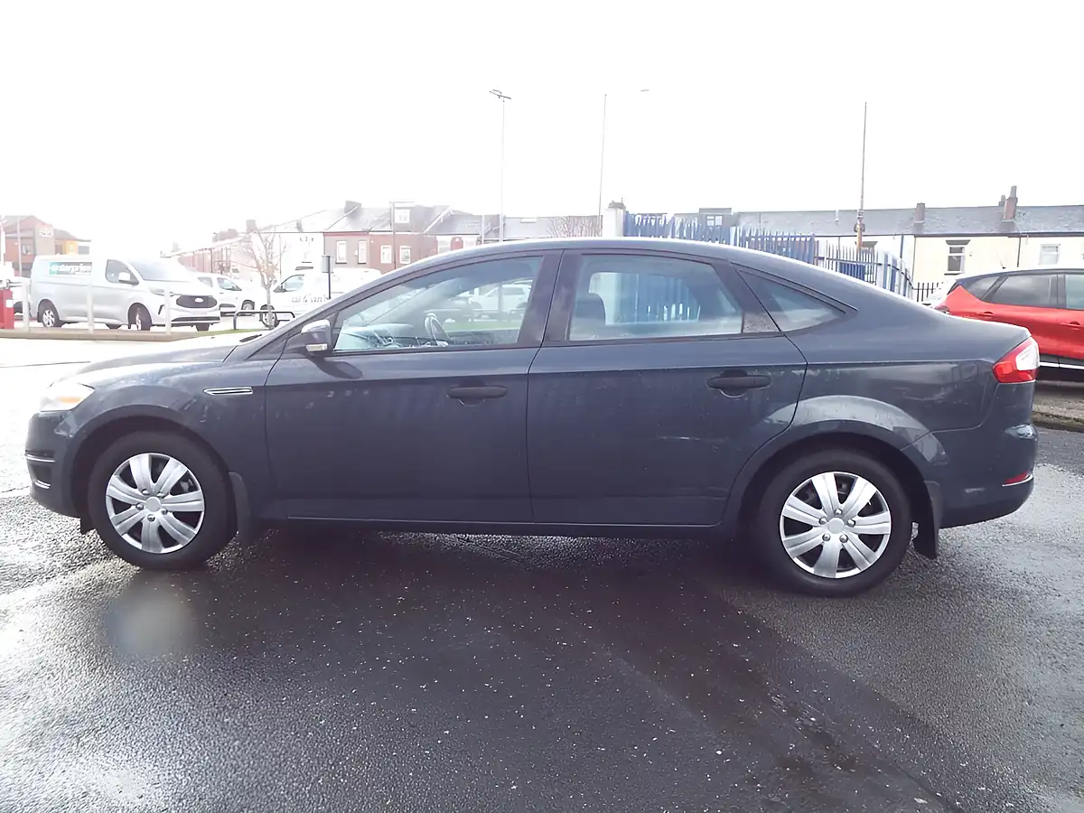 Used 2011 Ford Mondeo Edge Grey - Interior and Exterior details 8