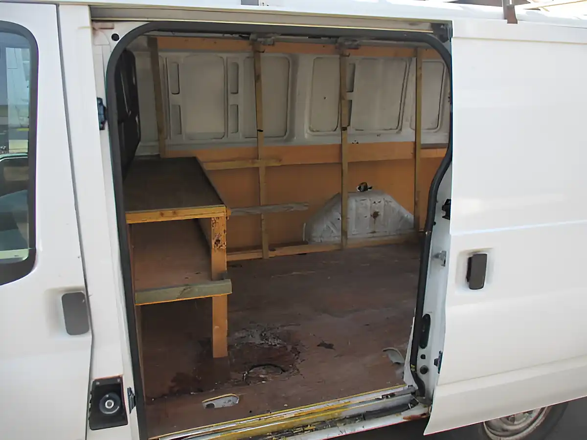 Used 2011 Ford Transit 85 White - Interior and Exterior details 7