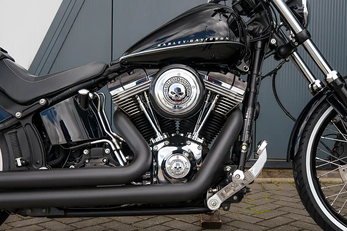 Used 2011 Harley-Davidson Blackline Vivid Black - Interior and Exterior details 11