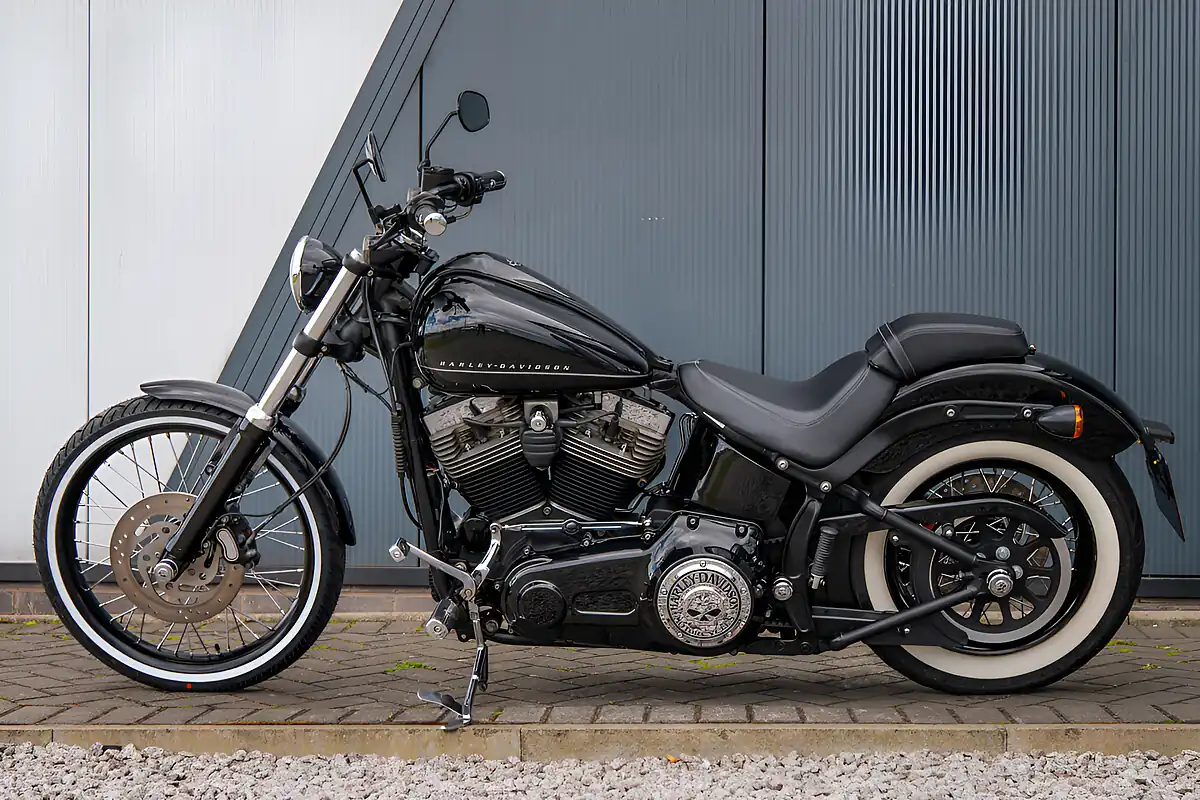 Used 2011 Harley-Davidson Blackline Vivid Black - Interior and Exterior details 16