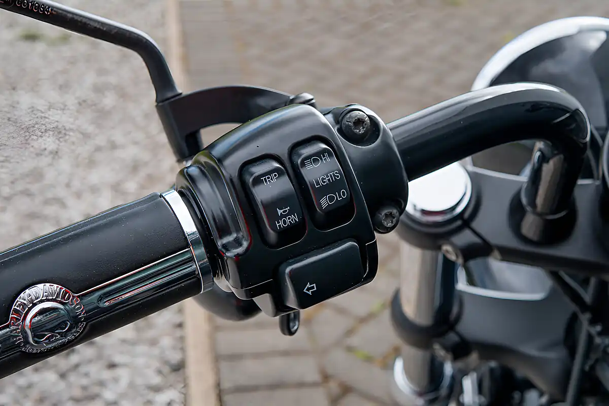 Used 2011 Harley-Davidson Blackline Vivid Black - Interior and Exterior details 19