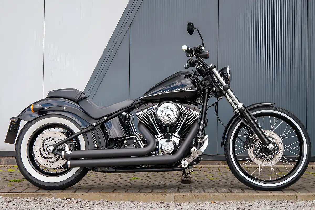 Used 2011 Harley-Davidson Blackline Vivid Black - Interior and Exterior details 3