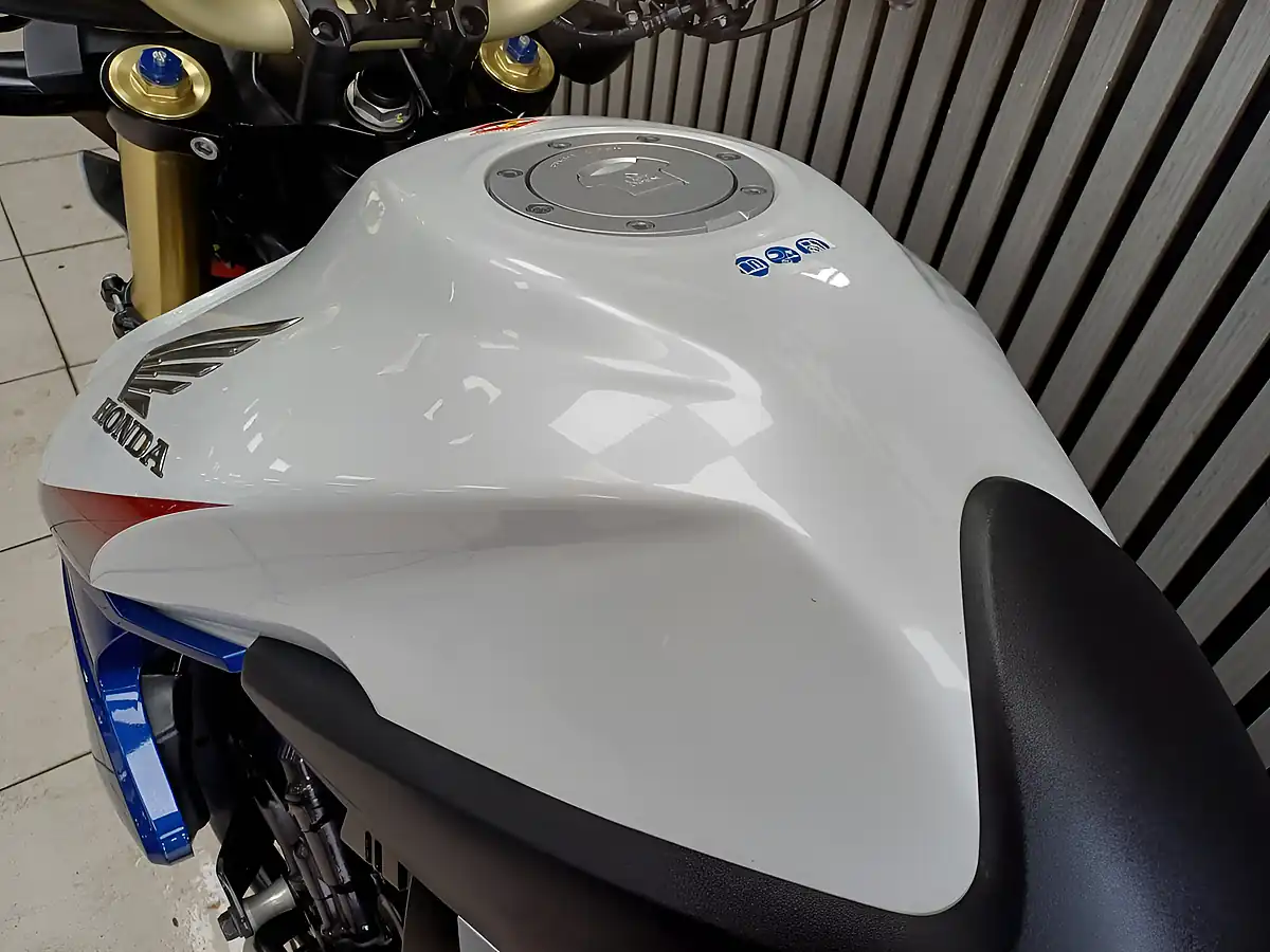 Used 2011 Honda CB1000R Tri Colour - Interior and Exterior details 9