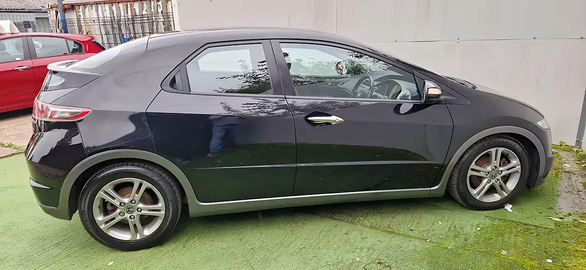 Used 2011 Honda Civic Se Black - Interior and Exterior details 6