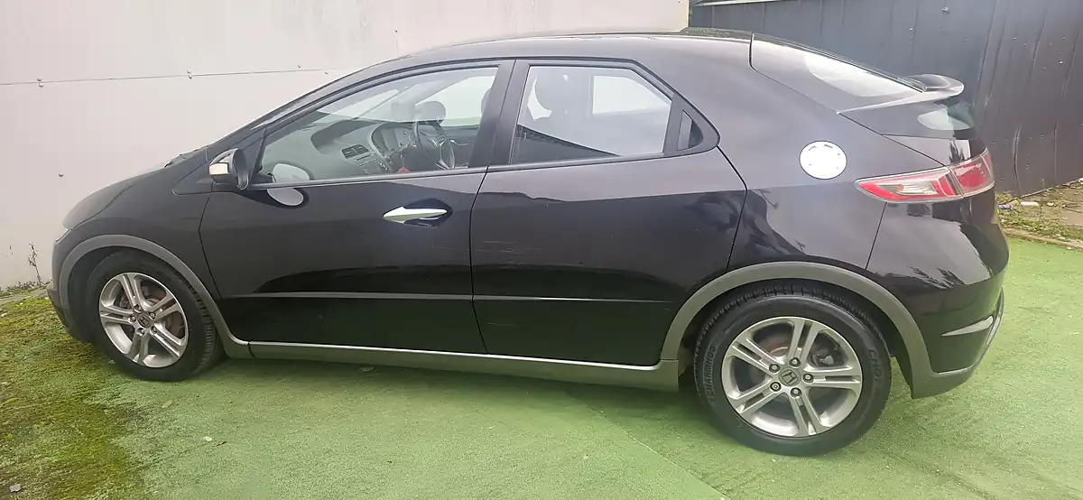 Used 2011 Honda Civic Se Black - Interior and Exterior details 7