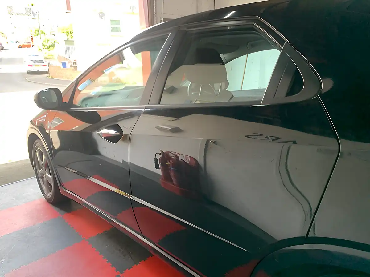 Used 2011 Honda Civic Si Black - Interior and Exterior details 11