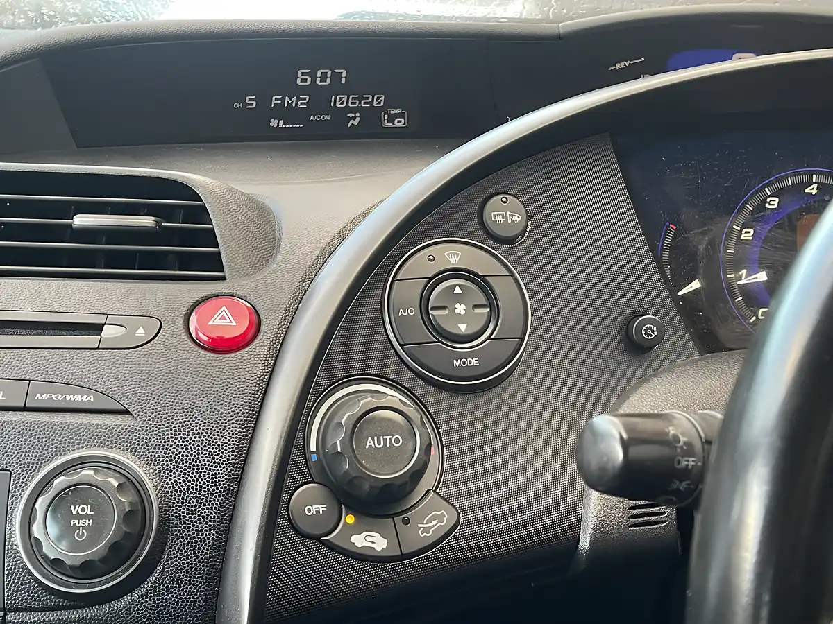 Used 2011 Honda Civic Si Silver - Interior and Exterior details 10