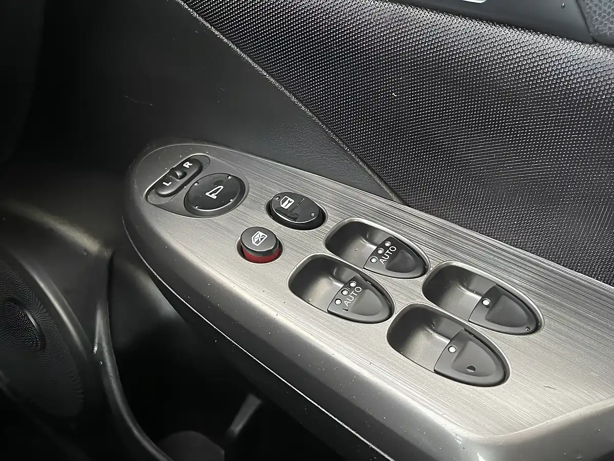 Used 2011 Honda Civic Si Silver - Interior and Exterior details 12
