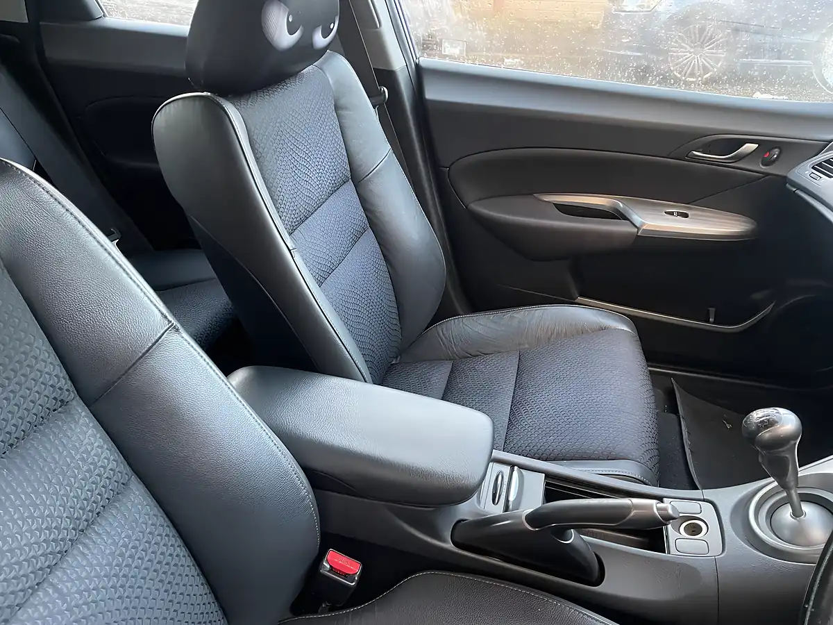 Used 2011 Honda Civic Si Silver - Interior and Exterior details 15