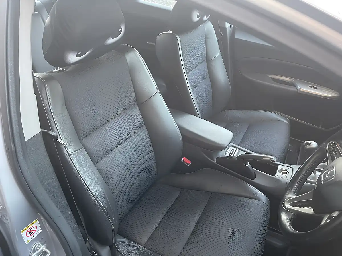 Used 2011 Honda Civic Si Silver - Interior and Exterior details 16