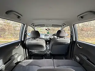 Used 2011 Honda Jazz Es Alabaster Silver - Interior and Exterior details 10