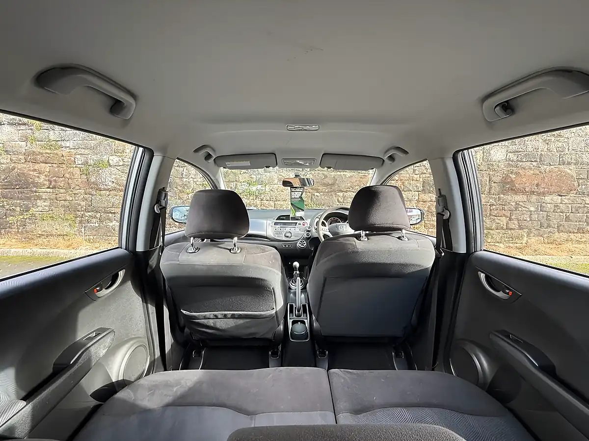 Used 2011 Honda Jazz Es Alabaster Silver - Interior and Exterior details 10