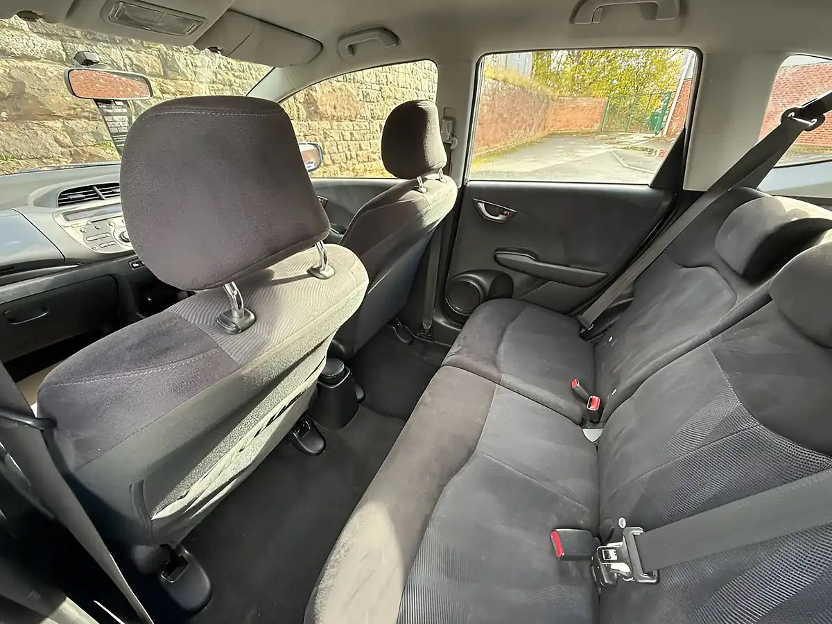Used 2011 Honda Jazz Es Alabaster Silver - Interior and Exterior details 12