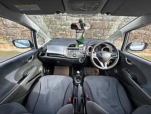 Used 2011 Honda Jazz Es Alabaster Silver - Interior and Exterior details 13