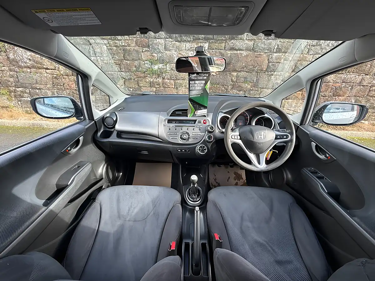 Used 2011 Honda Jazz Es Alabaster Silver - Interior and Exterior details 13