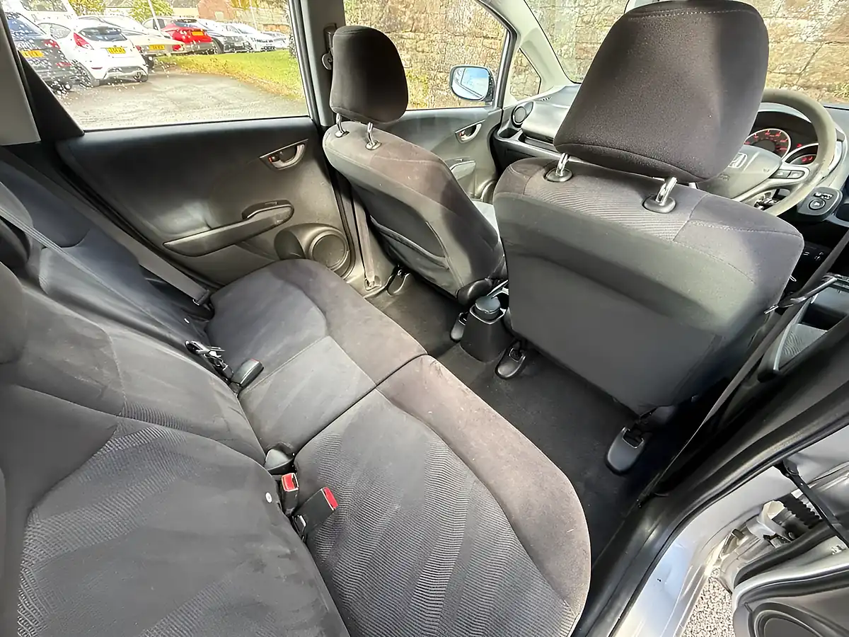 Used 2011 Honda Jazz Es Alabaster Silver - Interior and Exterior details 14