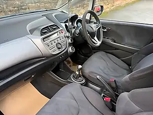 Used 2011 Honda Jazz Es Alabaster Silver - Interior and Exterior details 17
