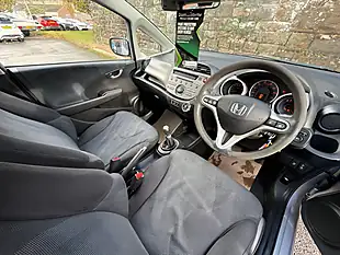 Used 2011 Honda Jazz Es Alabaster Silver - Interior and Exterior details 19