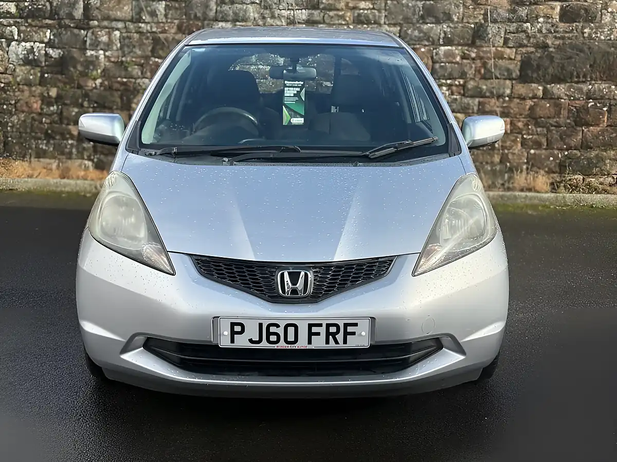 Used 2011 Honda Jazz Es Alabaster Silver - Interior and Exterior details 2