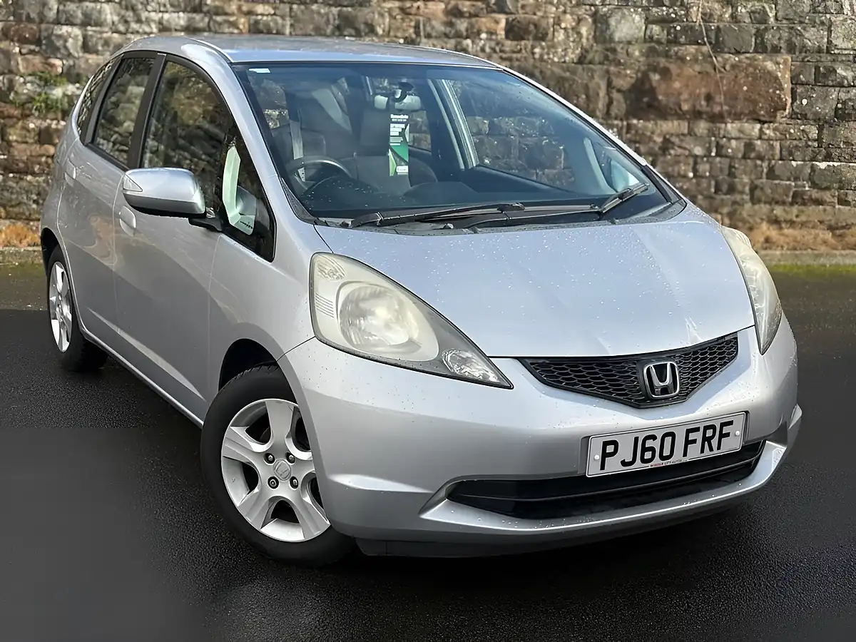 Used 2011 Honda Jazz Es Alabaster Silver - Interior and Exterior details 3