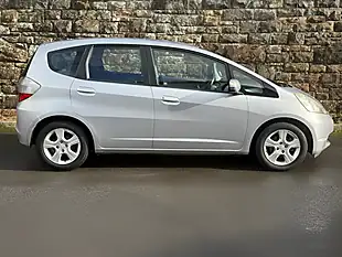 Used 2011 Honda Jazz Es Alabaster Silver - Interior and Exterior details 4