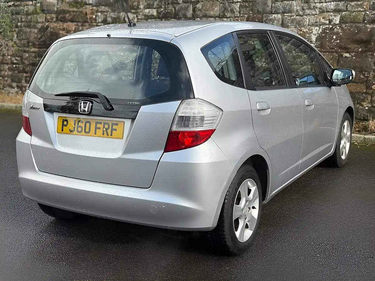 Used 2011 Honda Jazz Es Alabaster Silver - Interior and Exterior details 6