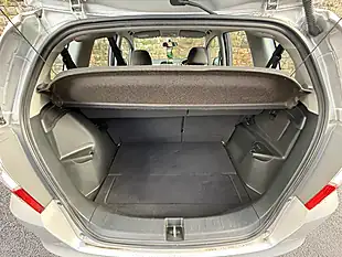 Used 2011 Honda Jazz Es Alabaster Silver - Interior and Exterior details 9