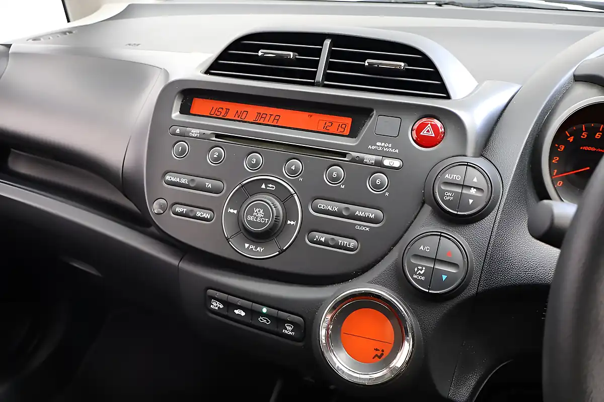 Used 2011 Honda Jazz Es Blue - Interior and Exterior details 11