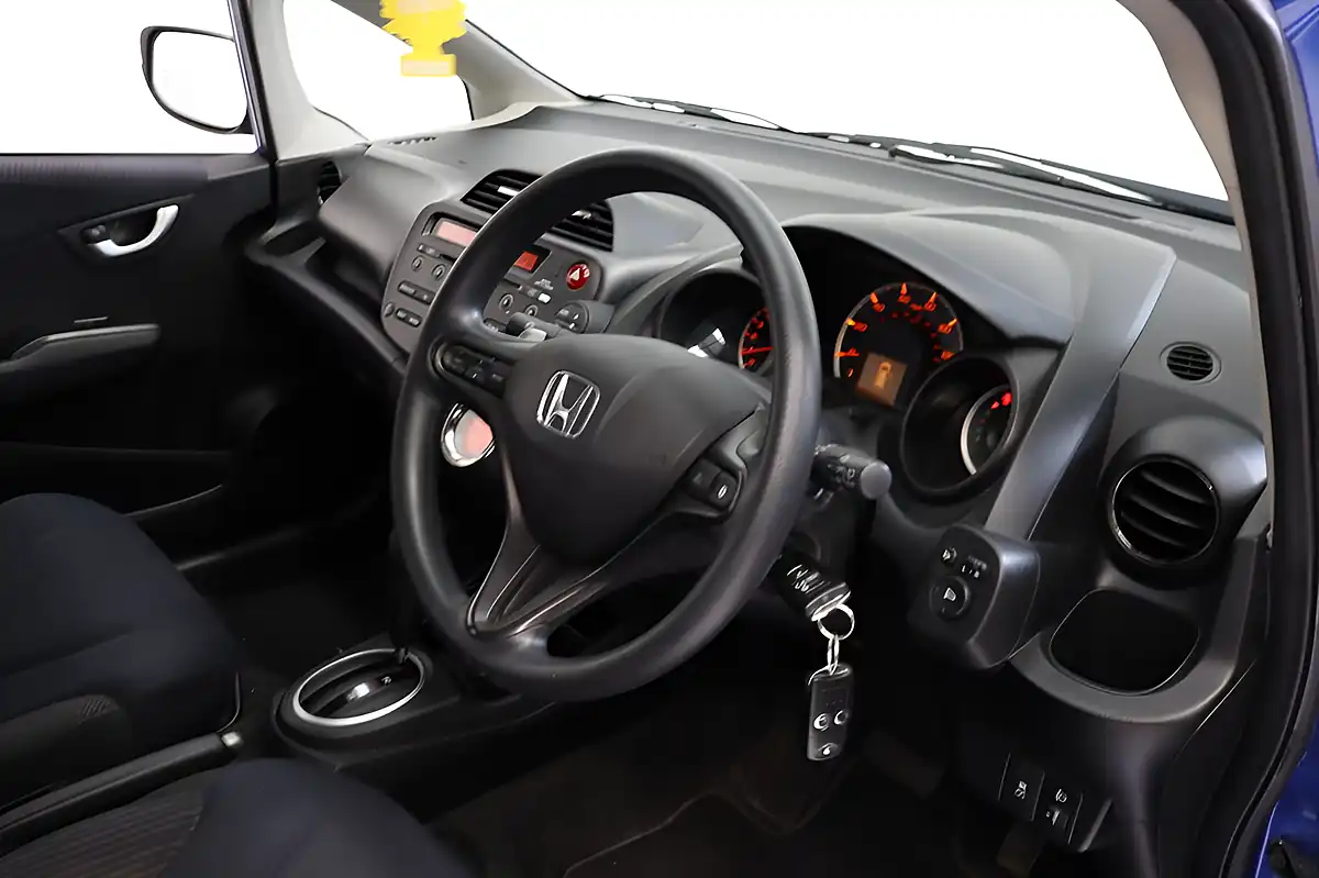 Used 2011 Honda Jazz Es Blue - Interior and Exterior details 6