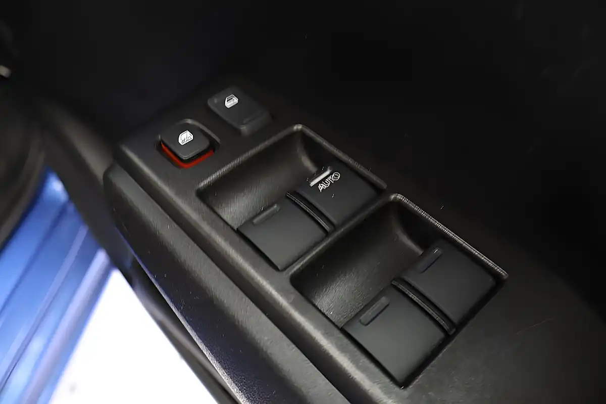 Used 2011 Honda Jazz Es Blue - Interior and Exterior details 7