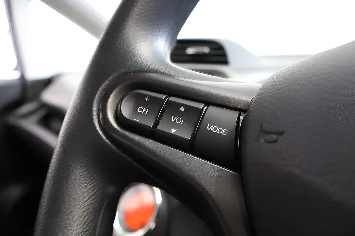 Used 2011 Honda Jazz Es Blue - Interior and Exterior details 9