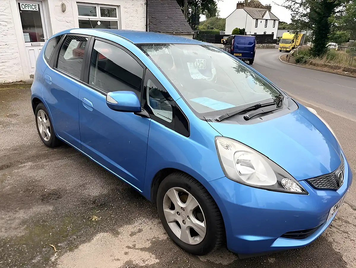 Used 2011 Honda Jazz Es - Interior and Exterior details 3