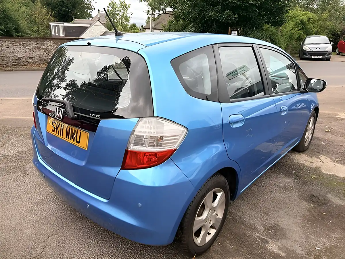 Used 2011 Honda Jazz Es - Interior and Exterior details 4