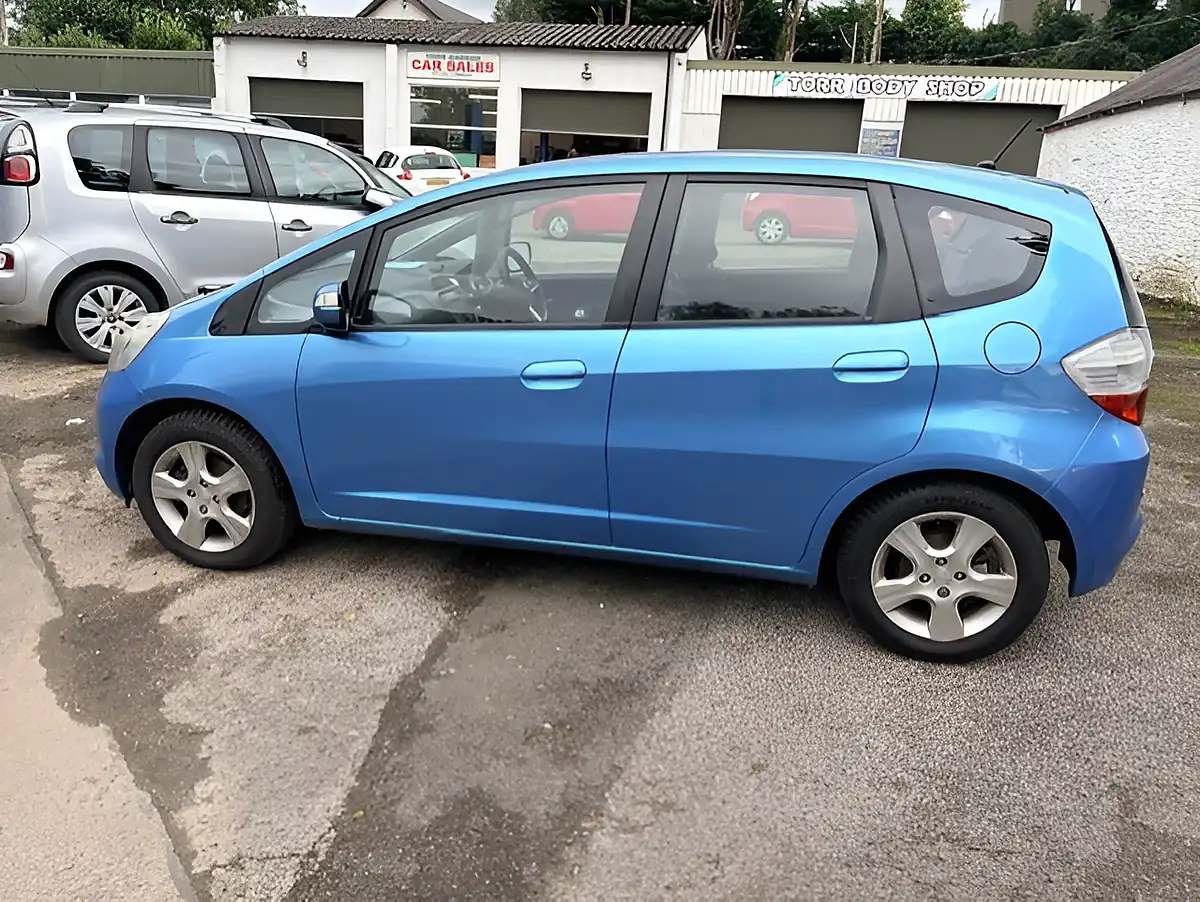 Used 2011 Honda Jazz Es - Interior and Exterior details 6