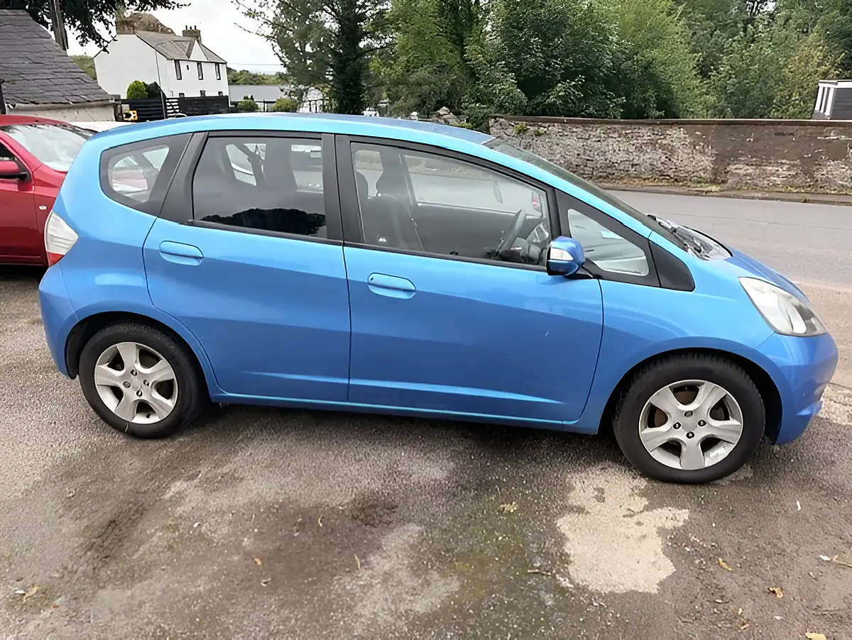 Used 2011 Honda Jazz Es - Interior and Exterior details 7