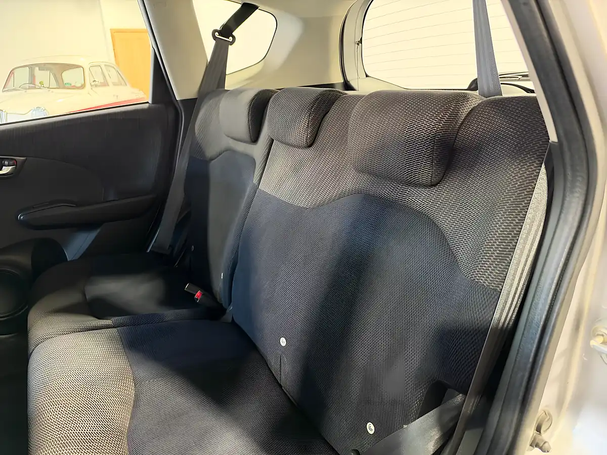 Used 2011 Honda Jazz Es Silver - Interior and Exterior details 10