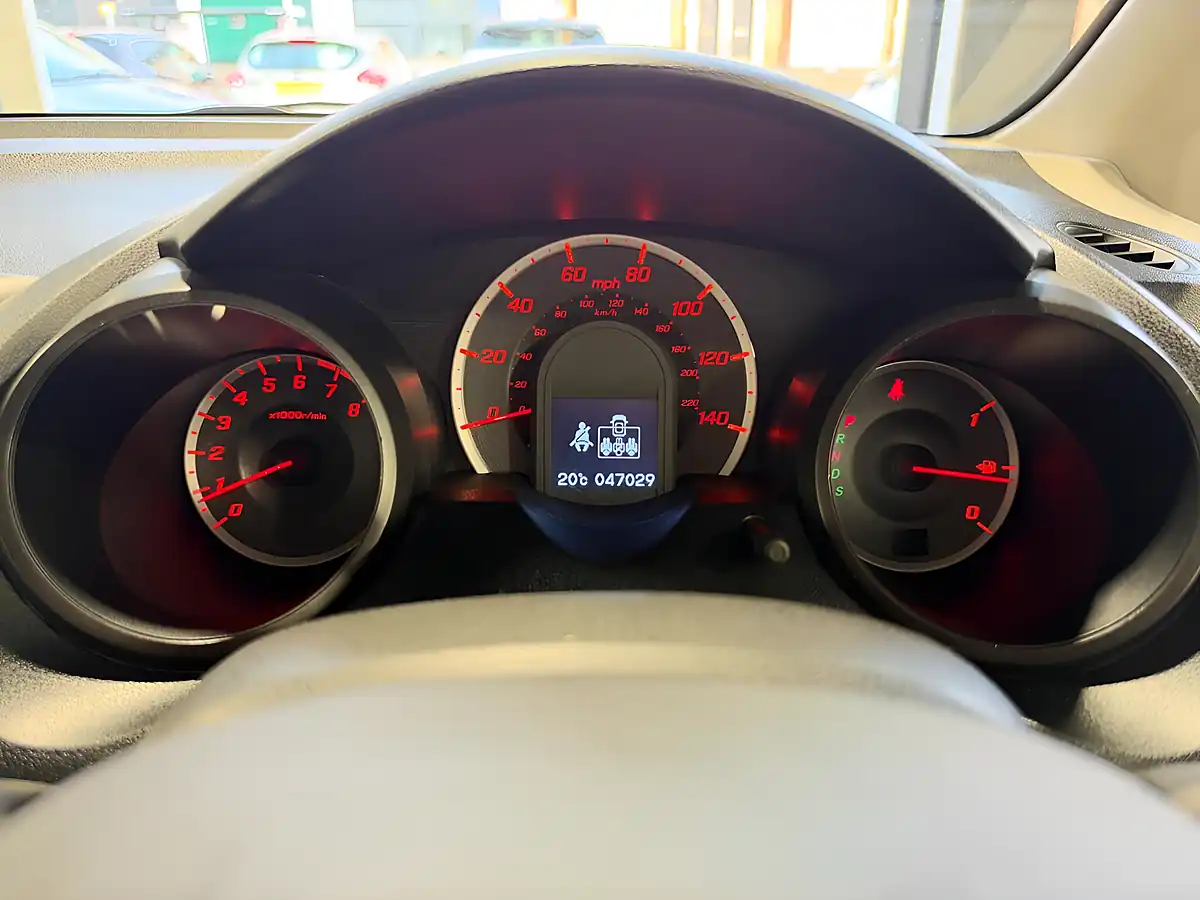 Used 2011 Honda Jazz Es Silver - Interior and Exterior details 13