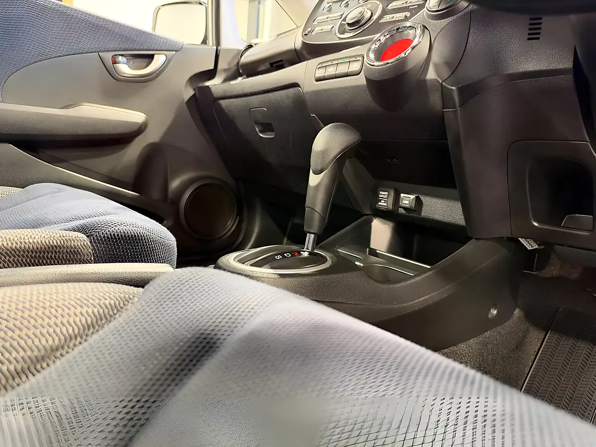 Used 2011 Honda Jazz Es Silver - Interior and Exterior details 17