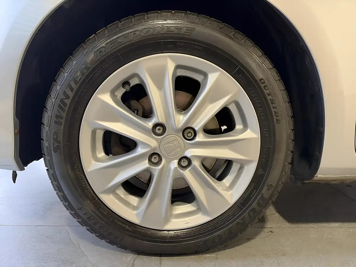 Used 2011 Honda Jazz Es Silver - Interior and Exterior details 18