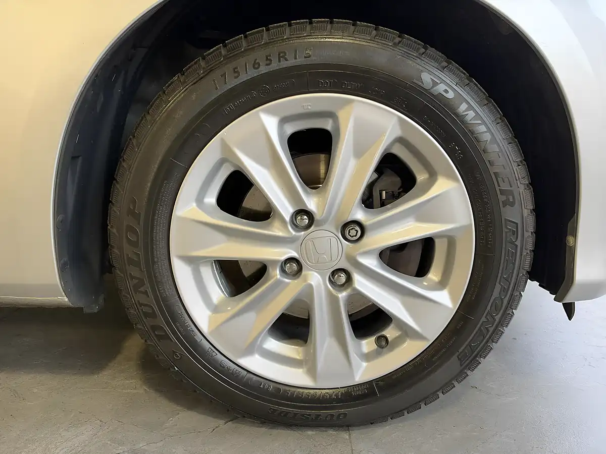 Used 2011 Honda Jazz Es Silver - Interior and Exterior details 19