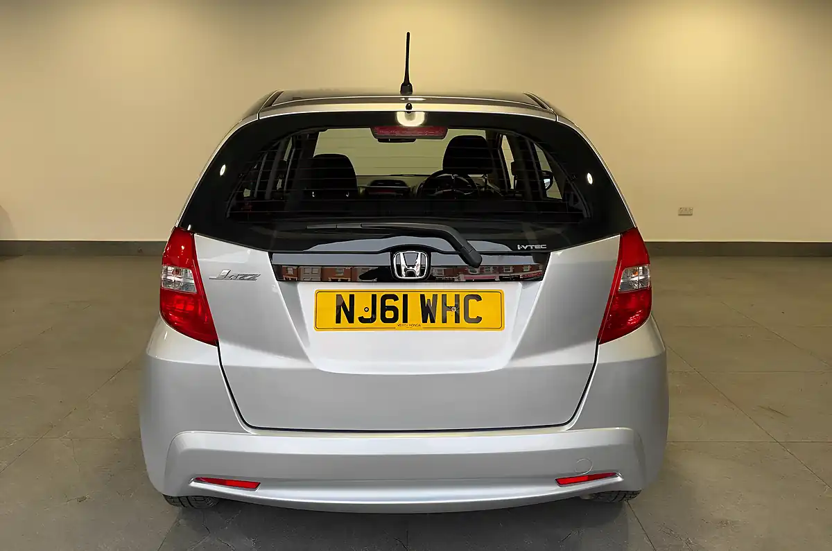 Used 2011 Honda Jazz Es Silver - Interior and Exterior details 4
