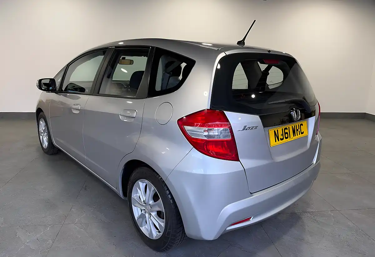 Used 2011 Honda Jazz Es Silver - Interior and Exterior details 5