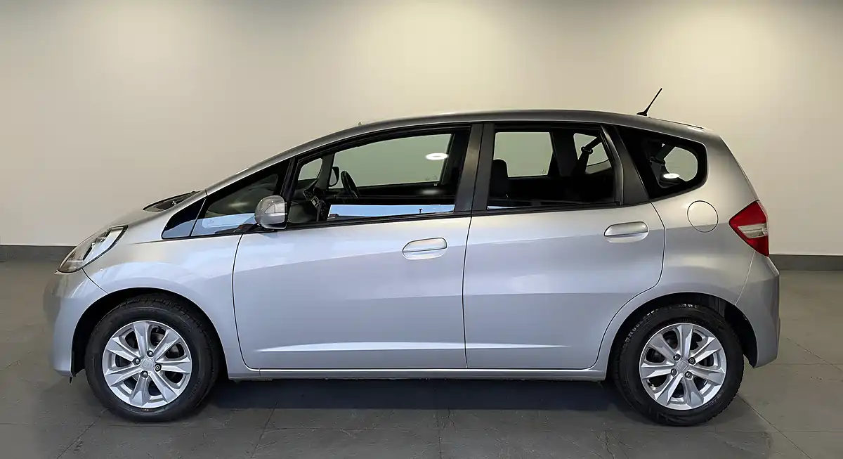 Used 2011 Honda Jazz Es Silver - Interior and Exterior details 6