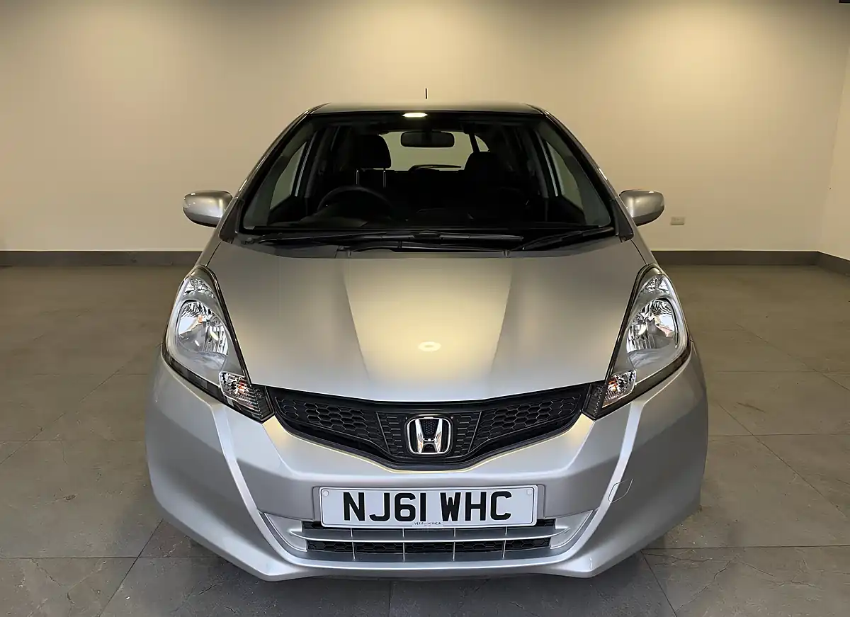 Used 2011 Honda Jazz Es Silver - Interior and Exterior details 8