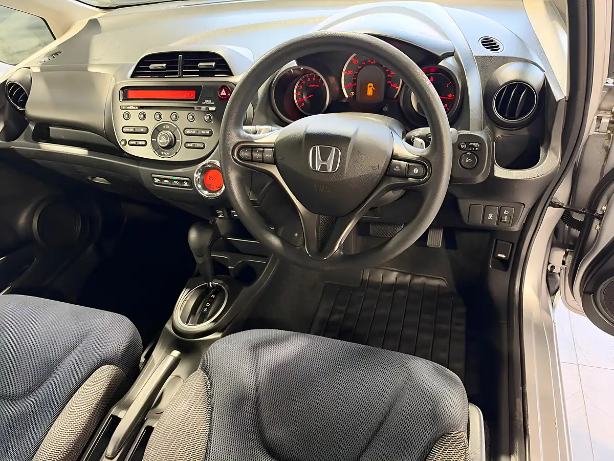 Used 2011 Honda Jazz Es Silver - Interior and Exterior details 9