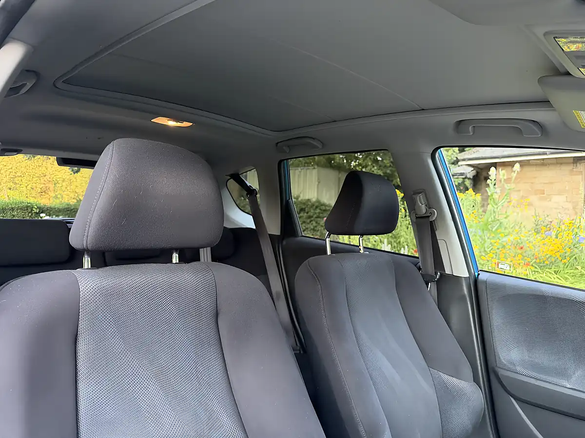 Used 2011 Honda Jazz Ex Blue - Interior and Exterior details 12