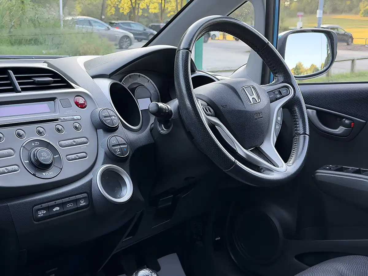 Used 2011 Honda Jazz Ex Blue - Interior and Exterior details 14