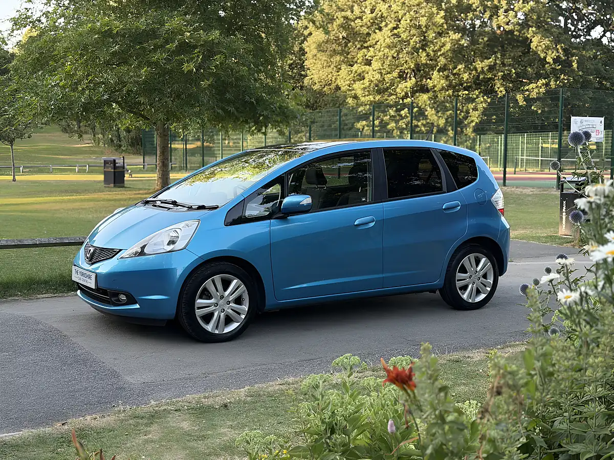 Used 2011 Honda Jazz Ex Blue - Interior and Exterior details 4